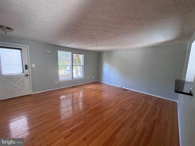 1727 SUNDANCE DR, Reston, VA 20194