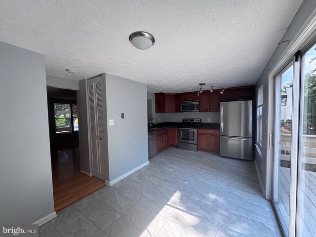 1727 SUNDANCE DR, Reston, VA 20194