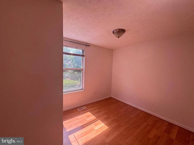1727 SUNDANCE DR, Reston, VA 20194