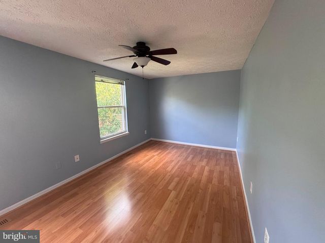 1727 SUNDANCE DR, Reston, VA 20194