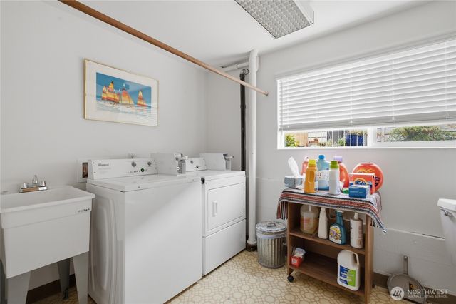 3637 Woodlawn Avenue N, Seattle, WA 98103