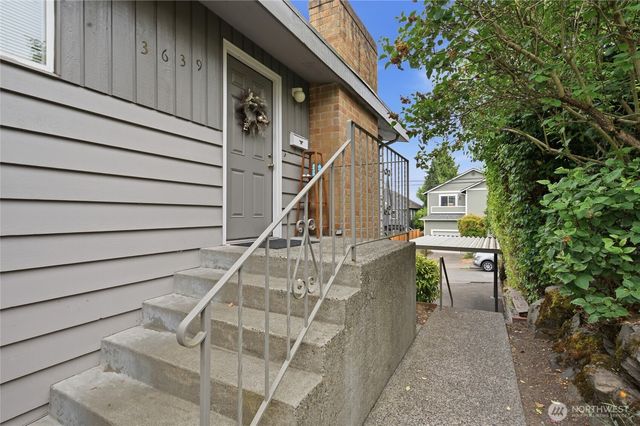 3637 Woodlawn Avenue N, Seattle, WA 98103