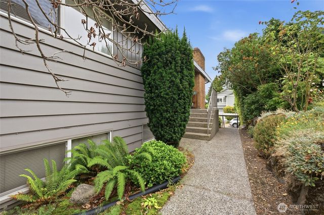 3637 Woodlawn Avenue N, Seattle, WA 98103