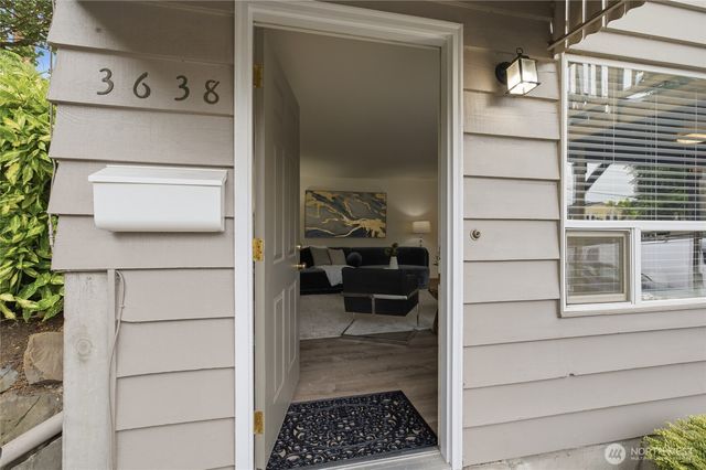 3637 Woodlawn Avenue N, Seattle, WA 98103