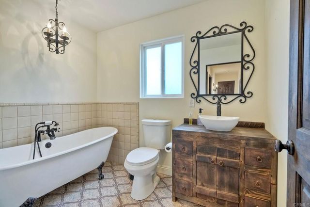 1007 Eolus Avenue, Encinitas, CA 92024