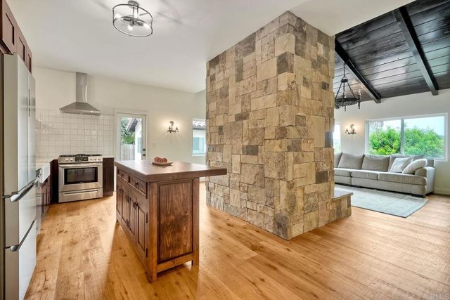 1007 Eolus Avenue, Encinitas, CA 92024