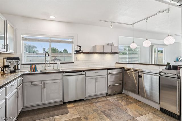 3709 Sunrise Avenue, Las Vegas, NV 89110