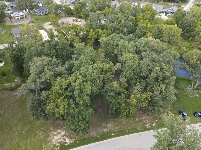 735 Druim Trail, Crown Point, IN 46307