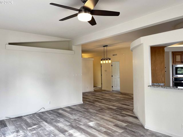 614 38TH Pl, Florence, OR 97439