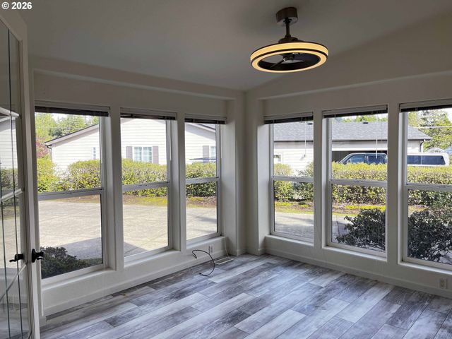 614 38TH Pl, Florence, OR 97439