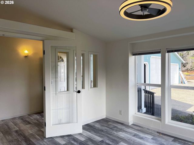 614 38TH Pl, Florence, OR 97439