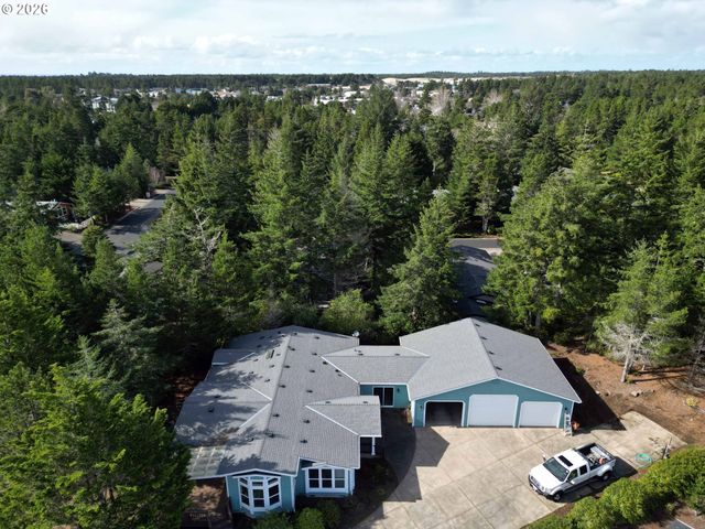 614 38TH Pl, Florence, OR 97439