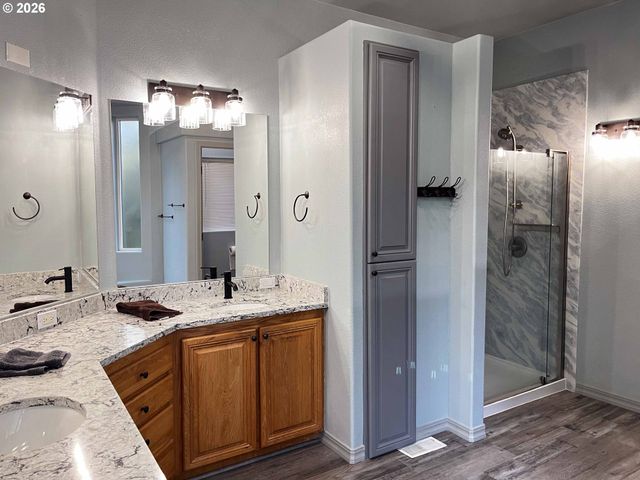 614 38TH Pl, Florence, OR 97439