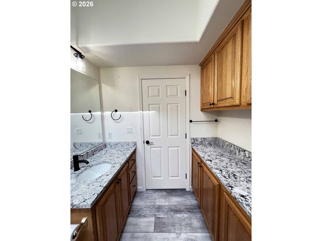 614 38TH Pl, Florence, OR 97439