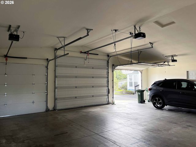 614 38TH Pl, Florence, OR 97439