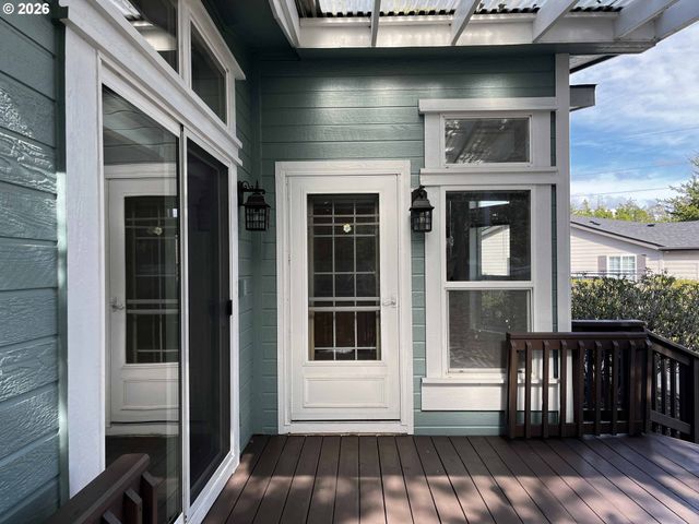 614 38TH Pl, Florence, OR 97439