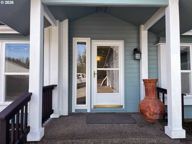 614 38TH Pl, Florence, OR 97439