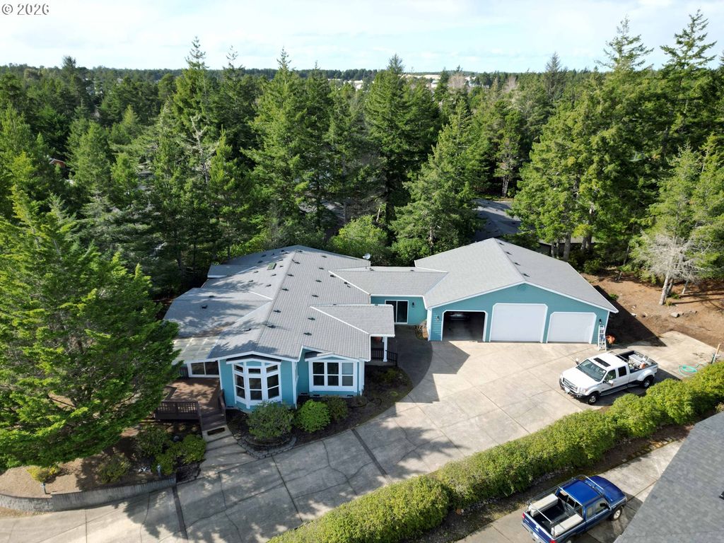 614 38TH Pl, Florence, OR 97439