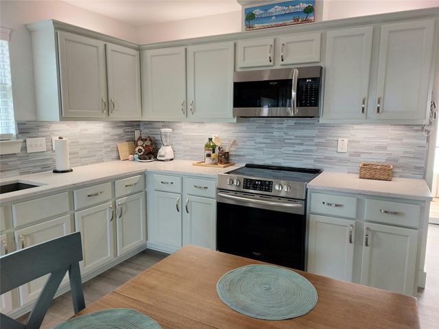 805 Nelson Avenue, Port Bolivar, TX 77650