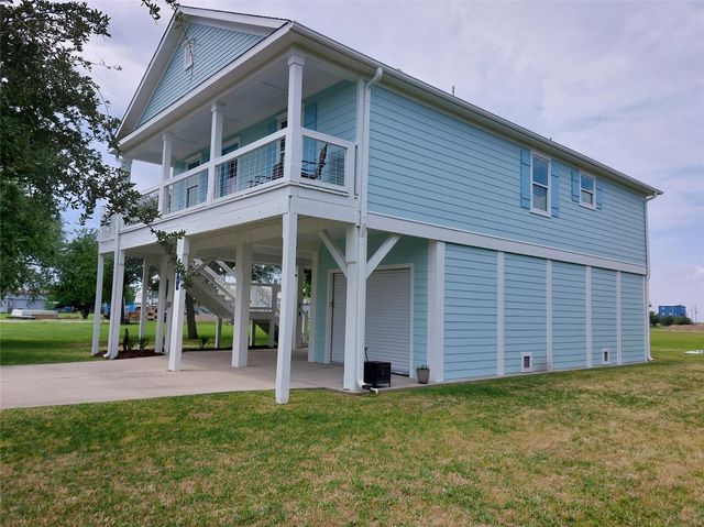 805 Nelson Avenue, Port Bolivar, TX 77650