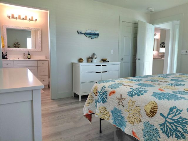 805 Nelson Avenue, Port Bolivar, TX 77650