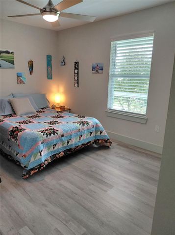 805 Nelson Avenue, Port Bolivar, TX 77650