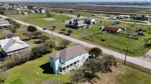 805 Nelson Avenue, Port Bolivar, TX 77650