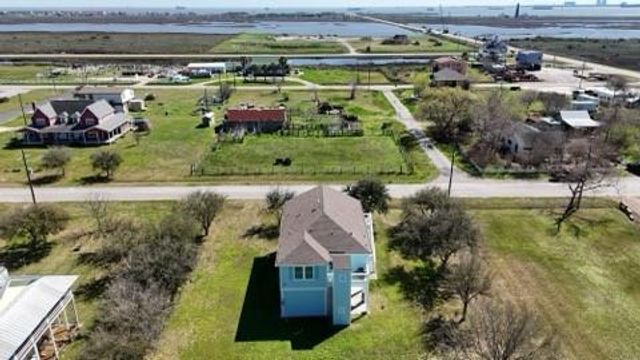 805 Nelson Avenue, Port Bolivar, TX 77650