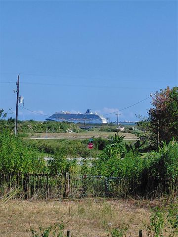 805 Nelson Avenue, Port Bolivar, TX 77650