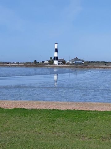 805 Nelson Avenue, Port Bolivar, TX 77650