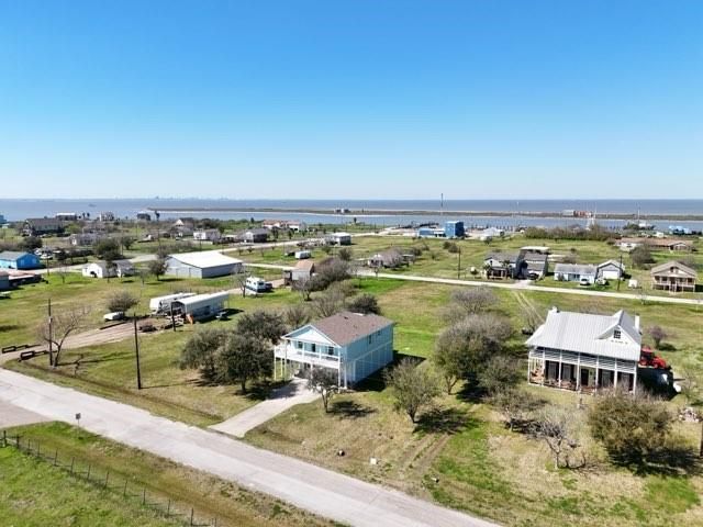 805 Nelson Avenue, Port Bolivar, TX 77650