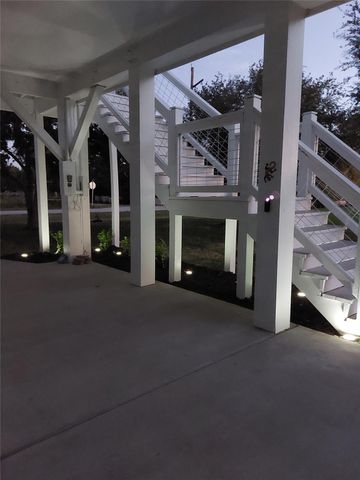 805 Nelson Avenue, Port Bolivar, TX 77650