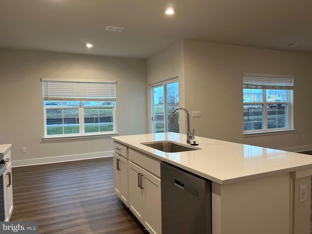 140 WAPPINGER TER, Winchester, VA 22602