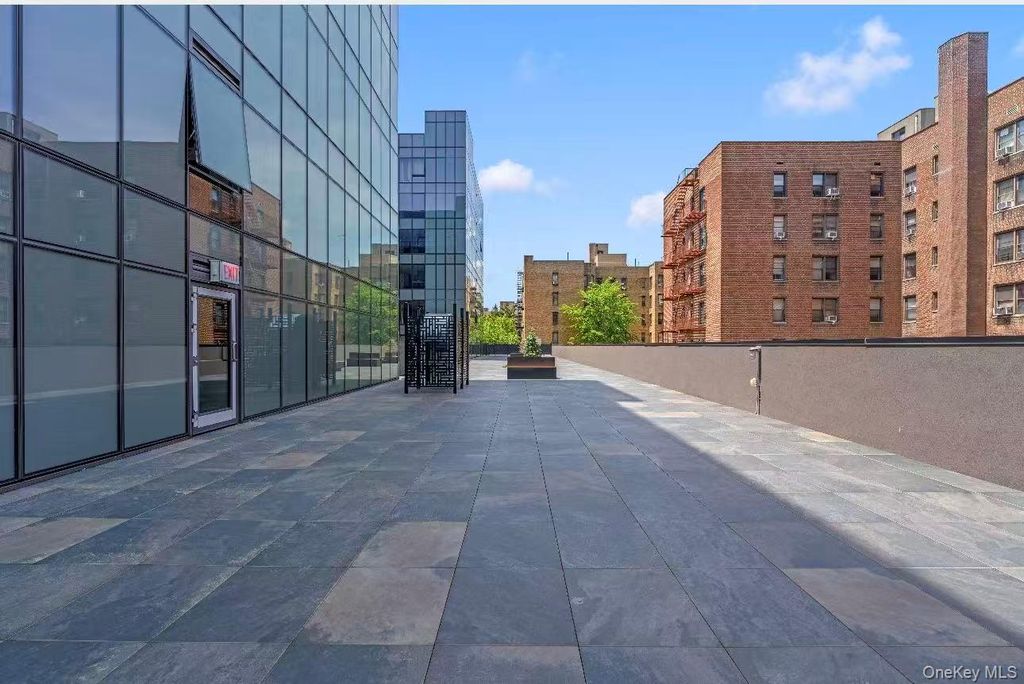 144-49 northern blvd 213, Flushing, NY 11354