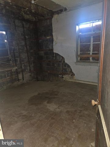 4639 HILLSIDE RD SE, Washington, DC 20019