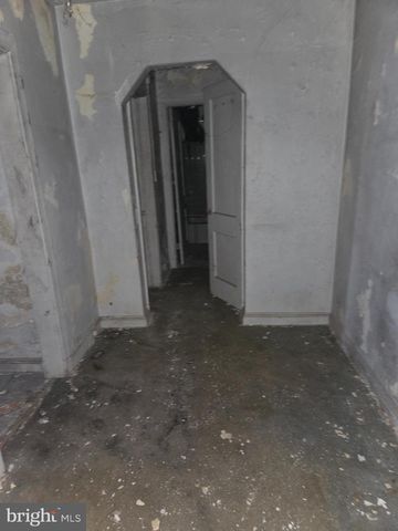 4639 HILLSIDE RD SE, Washington, DC 20019