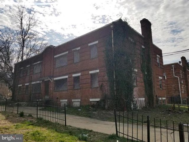 4639 HILLSIDE RD SE, Washington, DC 20019