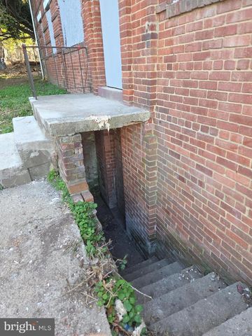 4639 HILLSIDE RD SE, Washington, DC 20019