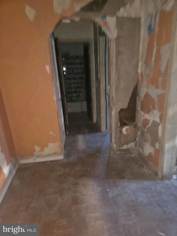 4639 HILLSIDE RD SE, Washington, DC 20019