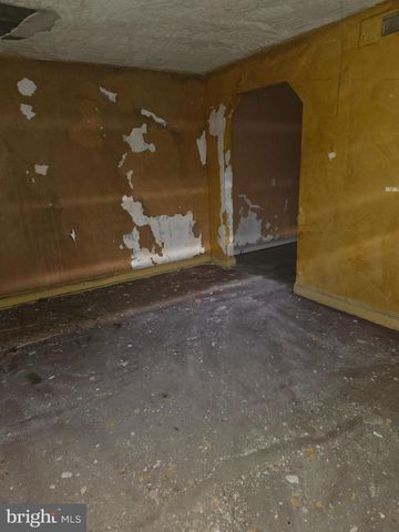 4639 HILLSIDE RD SE, Washington, DC 20019