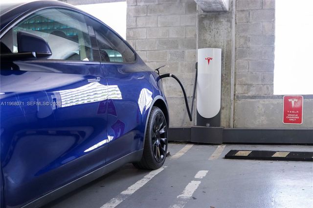 947 Lenox Ave 203, Miami Beach, FL 33139