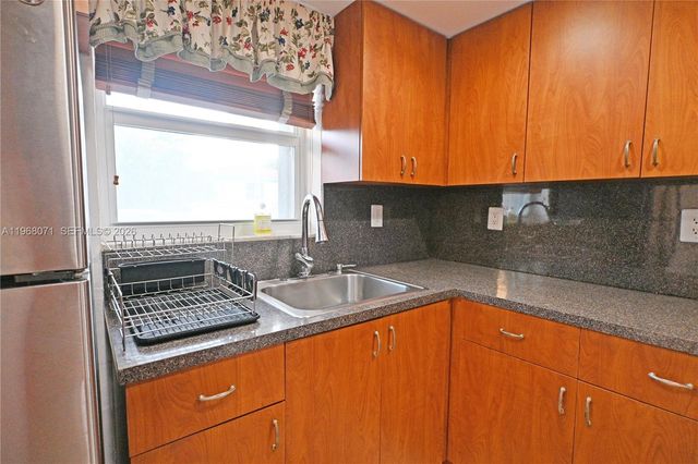 947 Lenox Ave 203, Miami Beach, FL 33139