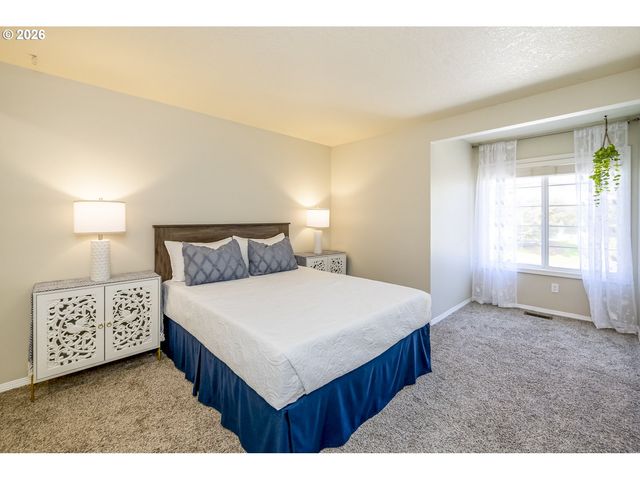 2036 TITAN Ter, West Linn, OR 97068