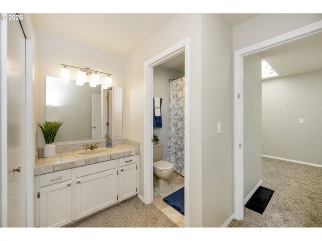2036 TITAN Ter, West Linn, OR 97068