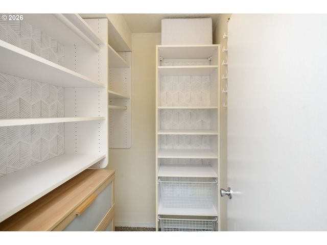 2036 TITAN Ter, West Linn, OR 97068
