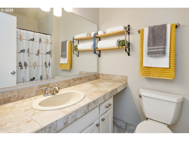 2036 TITAN Ter, West Linn, OR 97068