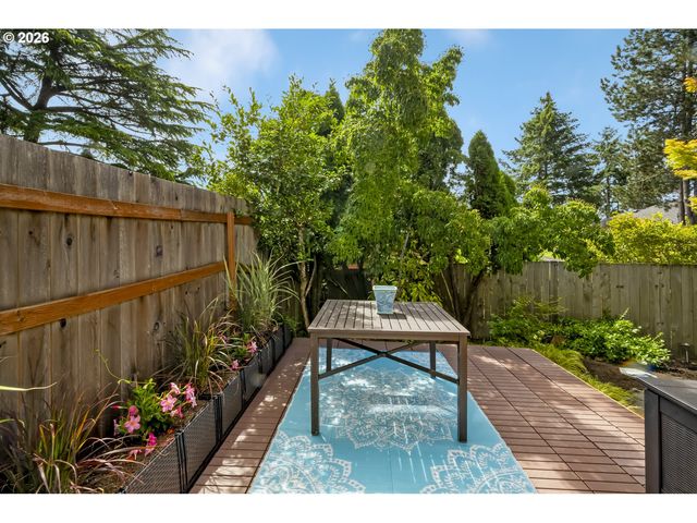 2036 TITAN Ter, West Linn, OR 97068
