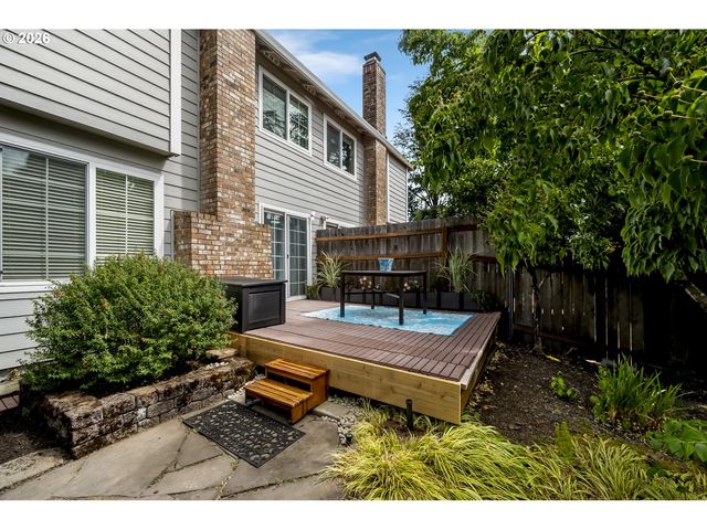2036 TITAN Ter, West Linn, OR 97068