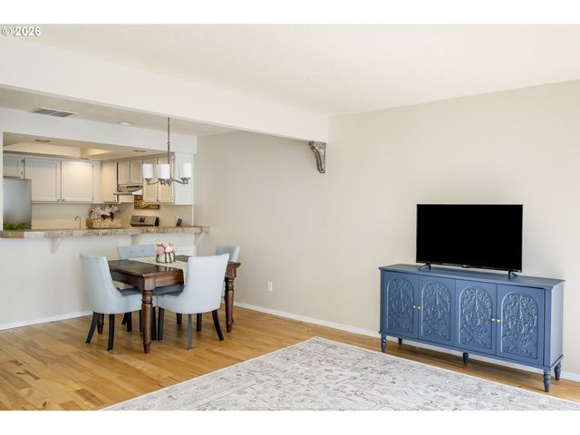 2036 TITAN Ter, West Linn, OR 97068