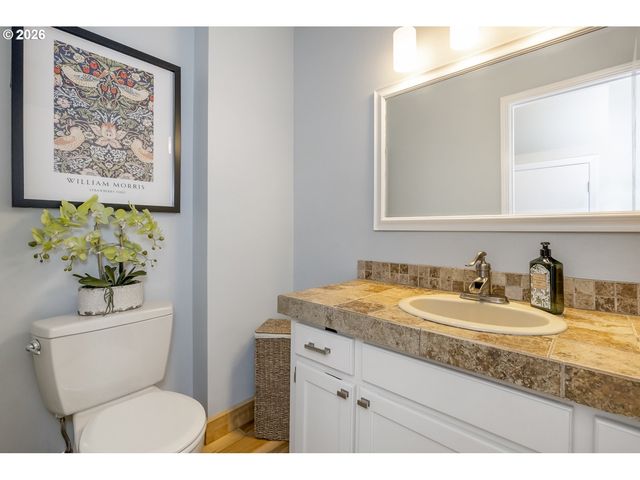 2036 TITAN Ter, West Linn, OR 97068